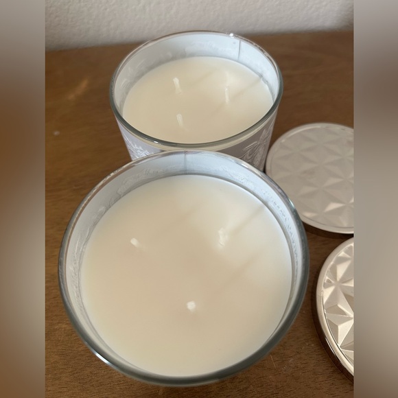 X2 bath and body works COZY FLANNEL & VANILLA 3 wick Candles NEW - Picture 2 of 3